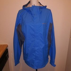 Selling a blue columbia jacket saze L